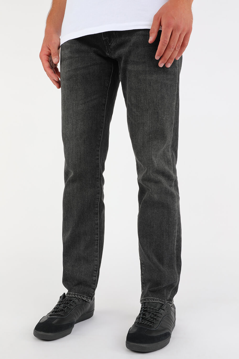 תמונת כל הלוק של Adidas X Pharrell Williams Samba Sneakers